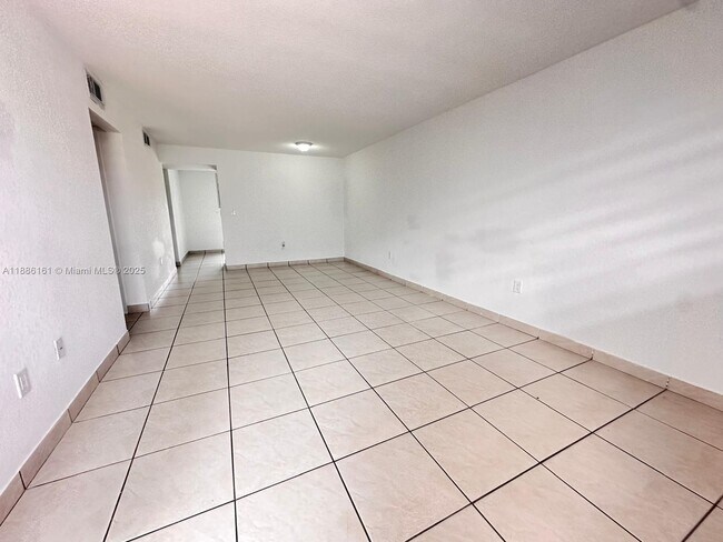 Photo - 1380 W 41st St Unit 201