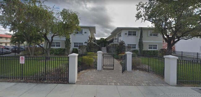 Building Photo - 1780 S Glades Dr Unit 21
