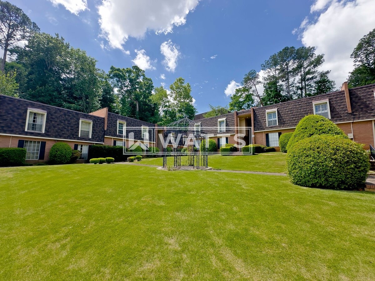2-Bedroom Condo - Foxcroft Condos in Homewood. - 2-Bedroom Condo - Foxcroft Condos in Homewood.