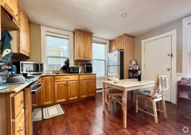 Building Photo - 8 Eldora St Unit 2 Rental