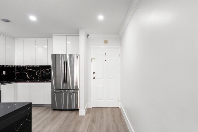 Photo - 9405 SW 76th St Unidad Y11