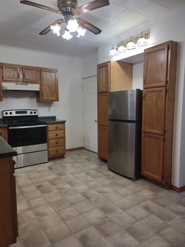 Kitchen - 491 Flambeau Ave Unit 491
