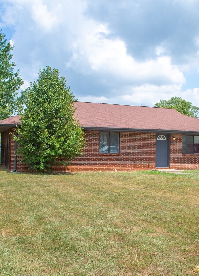 Building Photo - 118 E St Rental