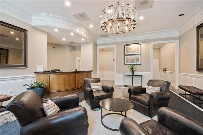 Photo - 630 N State St