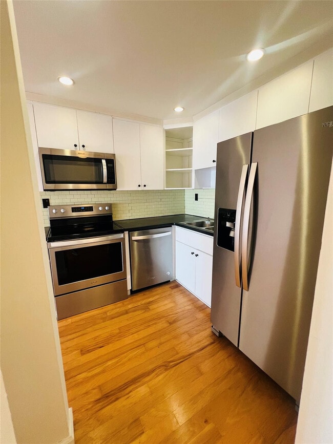 Photo - 600 NE 25th St Unidad 43