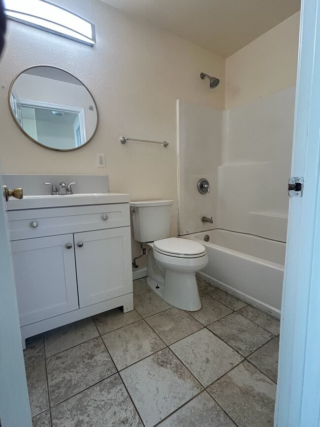 Photo - 425 Hyland Dr