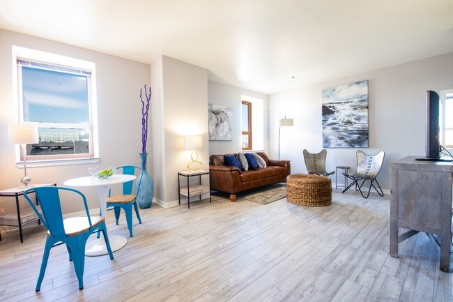 Photo - Skyline Tower