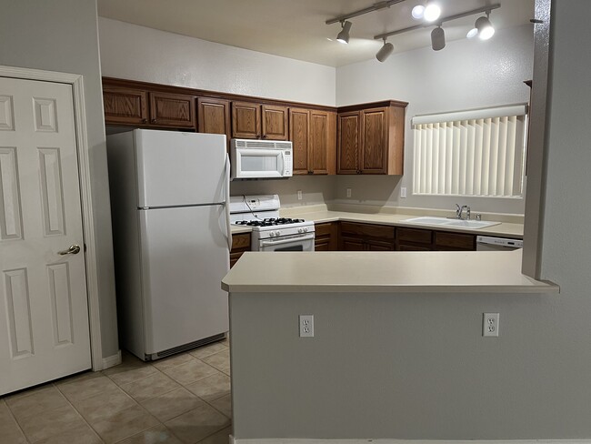 Kitchen - 9303 Gilcrease Ave
