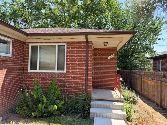 Building Photo - 720 Poplar St