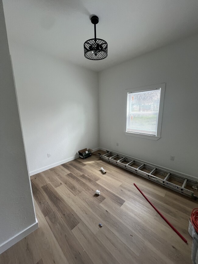 Photo - 525 W Washington Ave