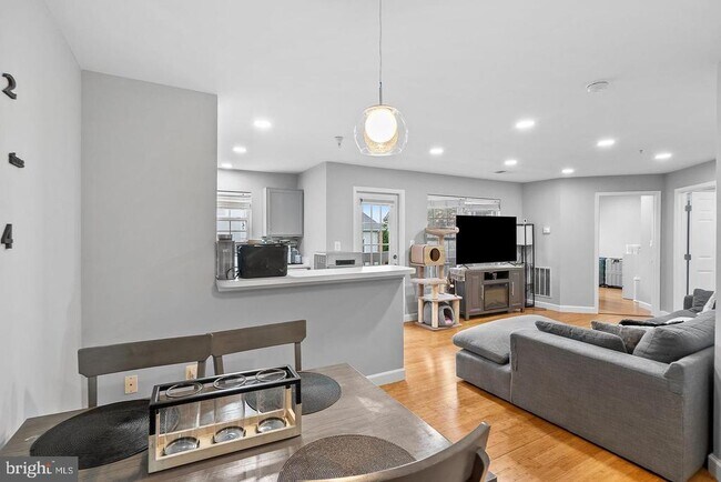 Photo - 645 Constellation Square SE Unit H