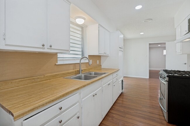 Photo - 1818 Highland Dr
