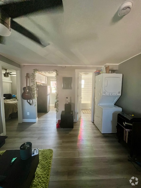 Building Photo - 825 12th St Unit 8 Rental