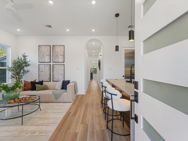 Photo - 8324 Williamsdell St