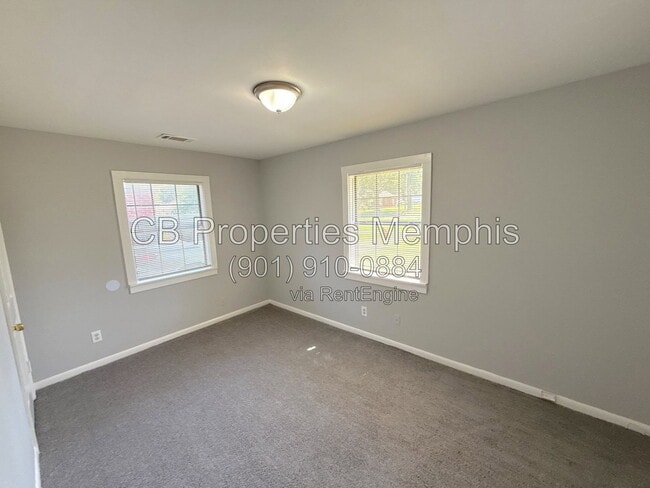 Photo - 1445 Robin Hood Ln