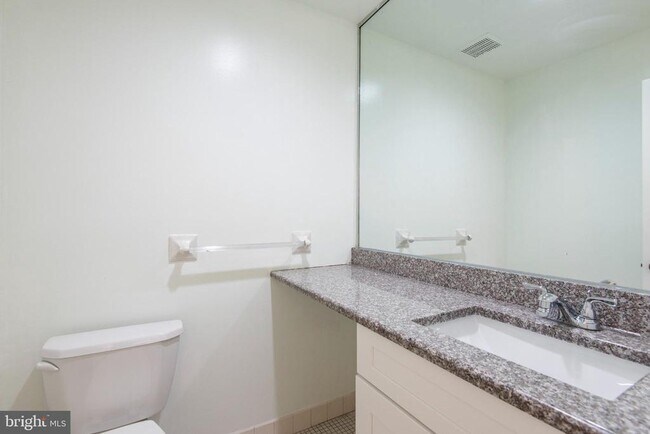 Photo - 327 Monroe St Unit B