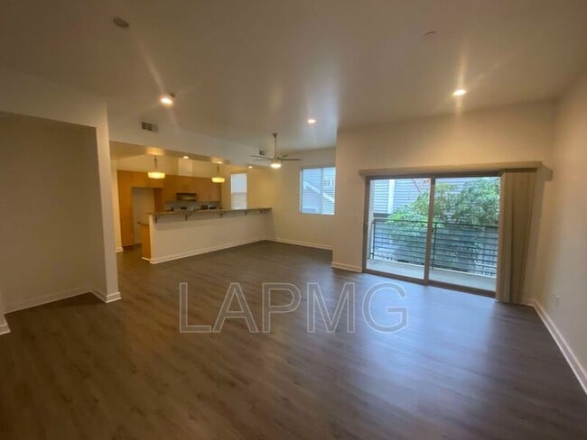 6428 Woodley Ave