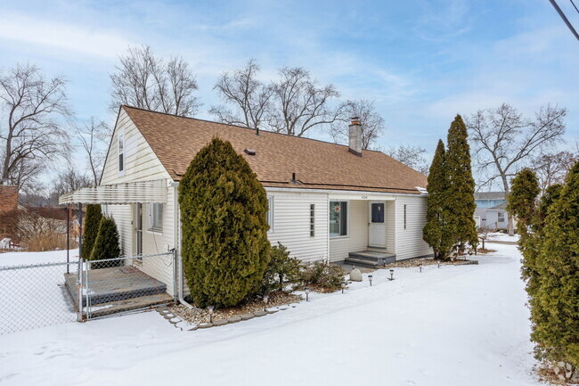 Building Photo - 4226 Green Lake Rd Rental