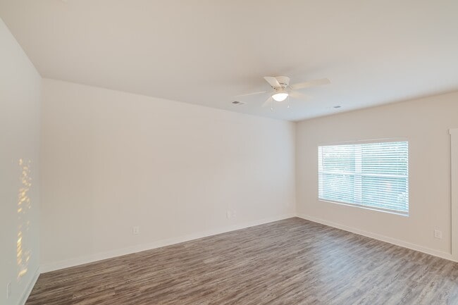 Photo - 5572 Cathwick Trce