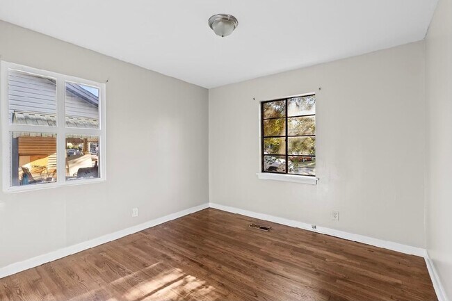 Photo - Charming and Newly Renovated 3 Bedroom 1 B...