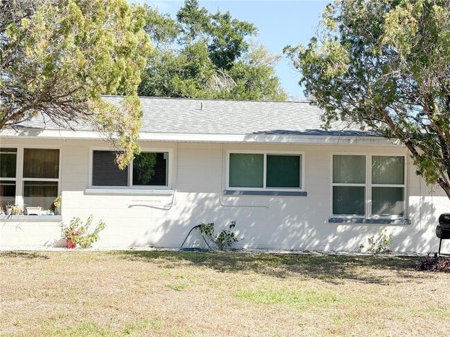 Photo - 219 21st St E