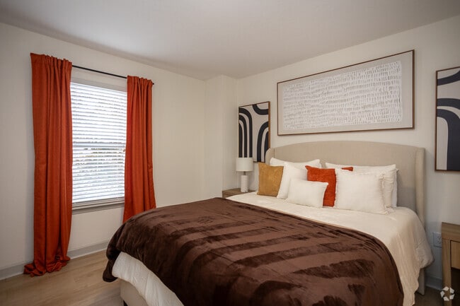 2BR, 2BA - 926SF - Primary Bedroom - Links at Citiside