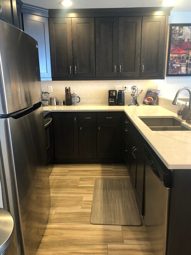 Photo - 1100 N Frontage Rd W Unidad 2402