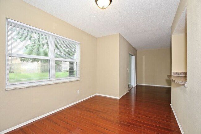 Photo - Beautiful 2/2 Condo with Full Lawn Care Included Located in Hawthorne Village – Orlando!