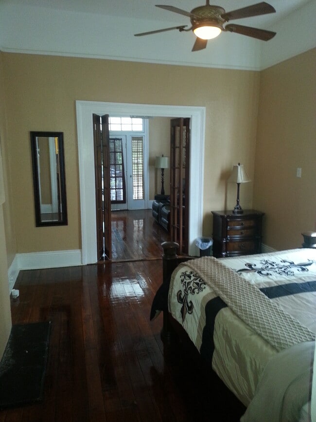 Photo - 2607 Banks St
