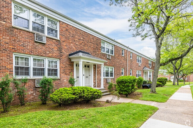 Photo - Metuchen Manor