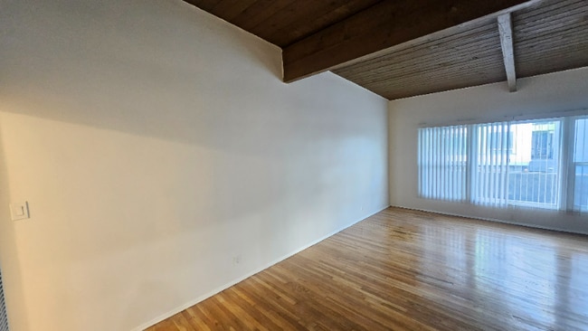 Photo - 11032 Moorpark St Unit 6