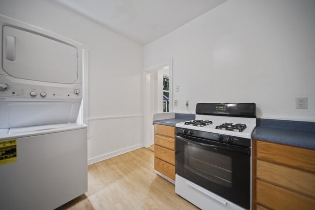 Photo - 921 E State St Unidad 921 E State St