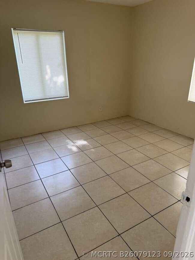 1304 NW 4th St