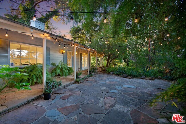 Photo - 3231 Coldwater Canyon Ln