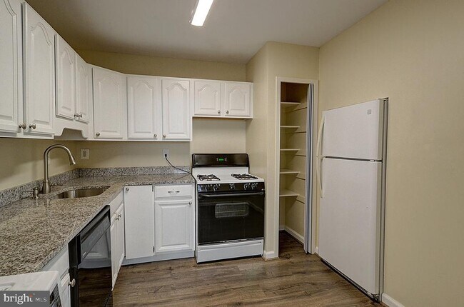Photo - 5225 Pooks Hill Rd Unit 1511N