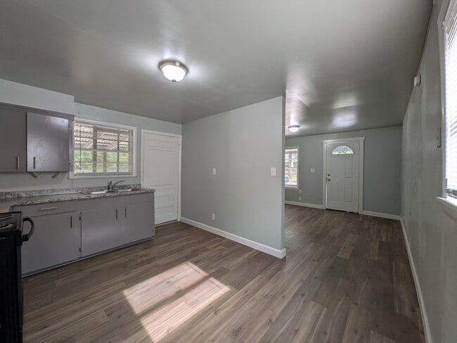 Photo - 616 4th Ave NE