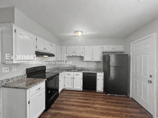 Photo - 3400 Laurelwood Dr