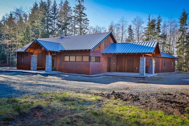 Building Photo - Private, Custom Home in Greenbank!