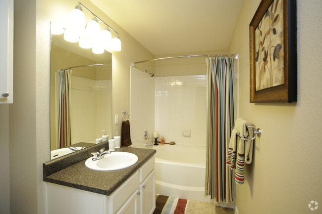 2BR, 2BA - B4/1240 SF