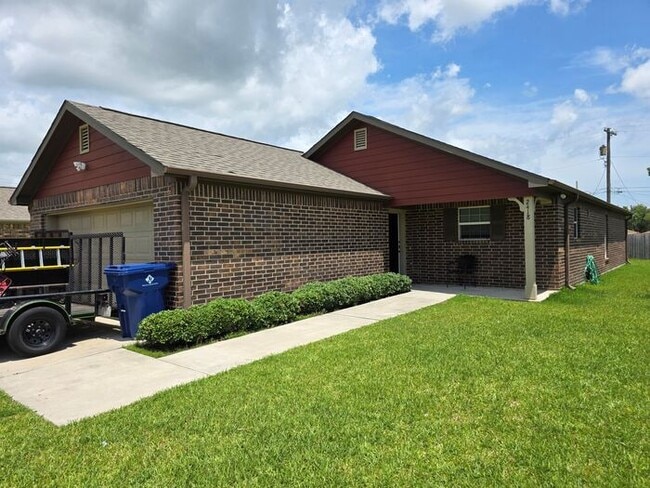 Building Photo - COMING SOON!! 3/2/2