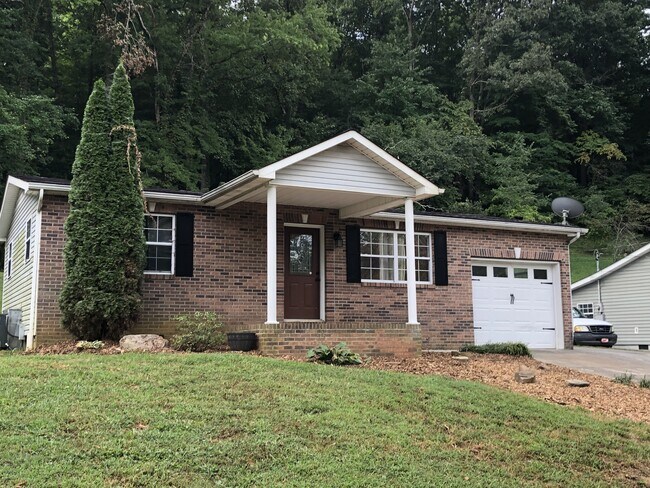 Building Photo - 2204 Rifle Range Rd