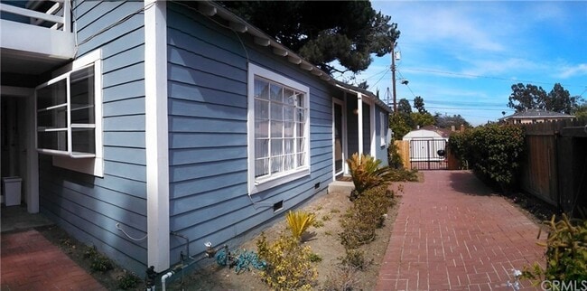 Building Photo - 5648 Riverton Ave Rental