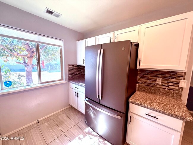 Photo - 1884 W Expressman St