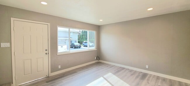 Photo - 272 Montrose Dr Unit MONTROSE APT B