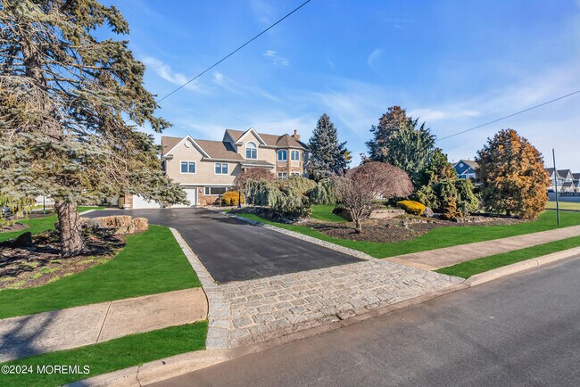 Photo - 215 Hollywood Ave