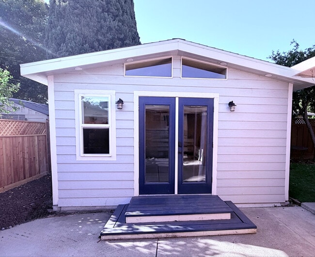 Building Photo - 1 Almond Dr Rental