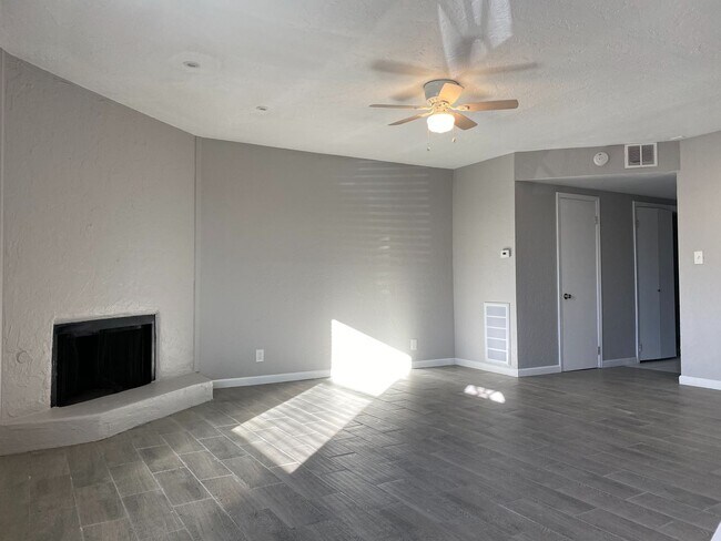 Photo - 2 Bedroom Duplex near lake Overholser