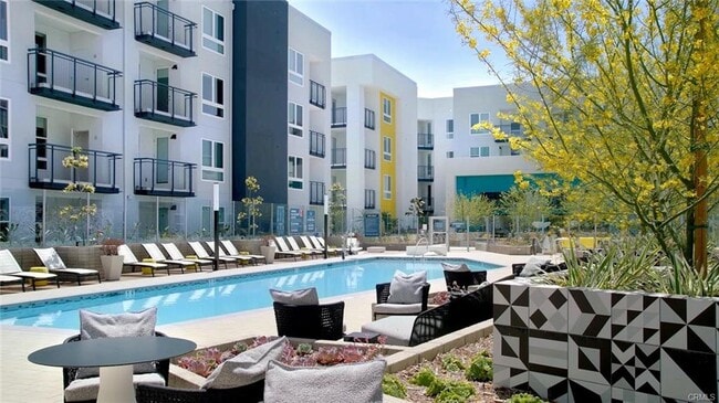 Photo - 19535w Nordhoff St