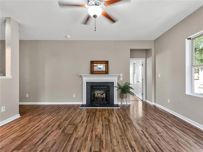 Photo - 913 Skinner Dr