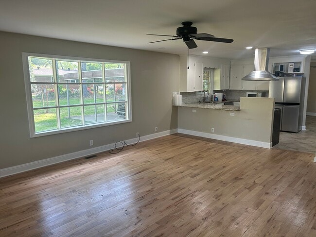 Building Photo - 403 E Northfield Blvd